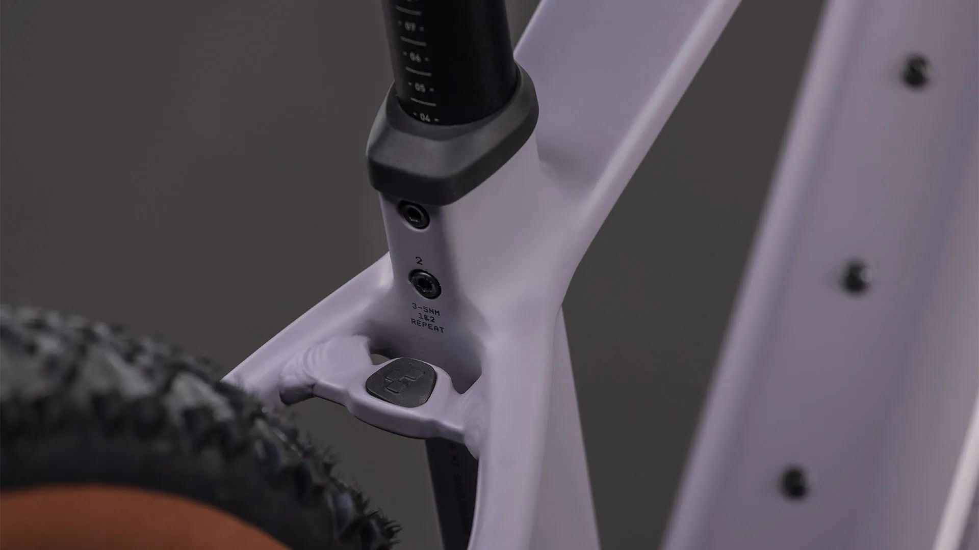 Cube Reaction Hybrid Performance 600 plumgrey´n´black 2026