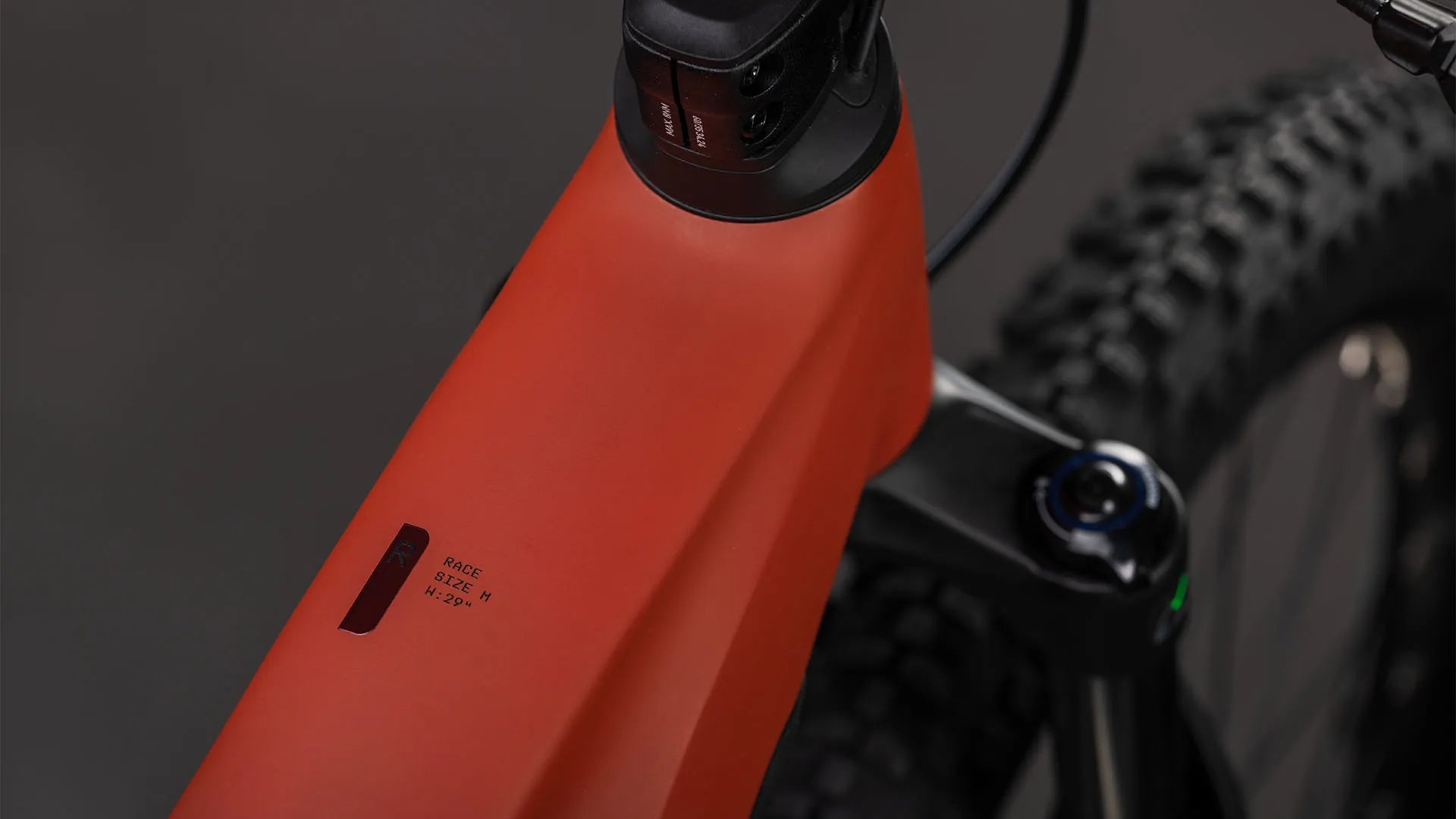 Cube Reaction Hybrid Race 800 amber´n´black 2026