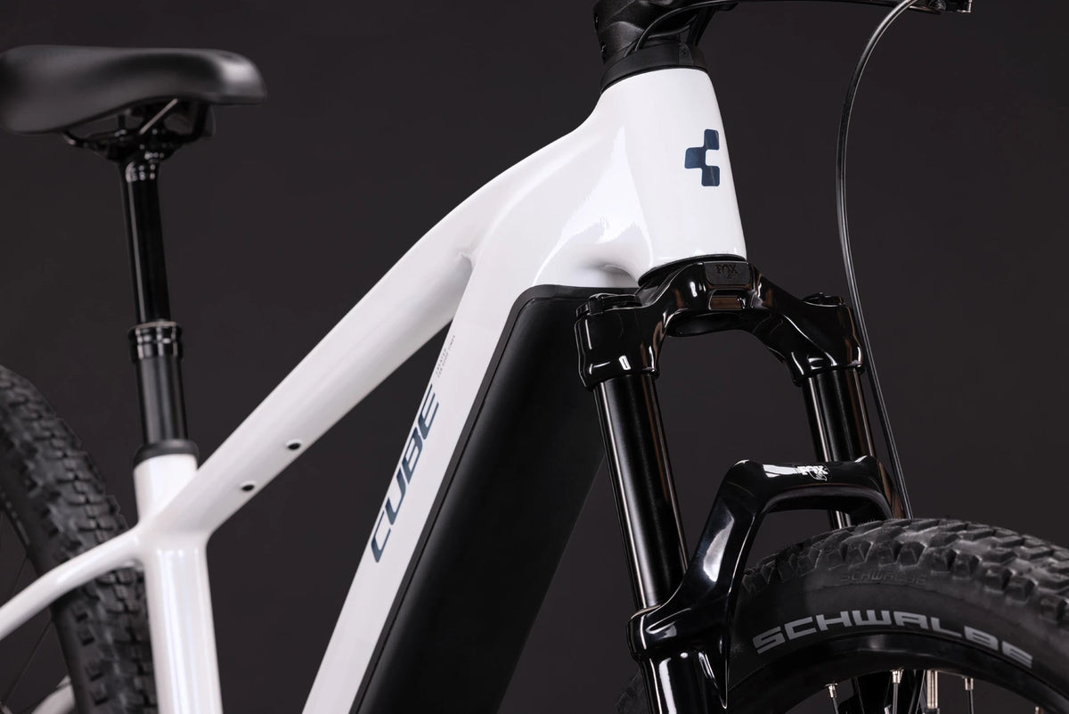 Cube Reaction Hybrid Race 800 snow´n´black 2027