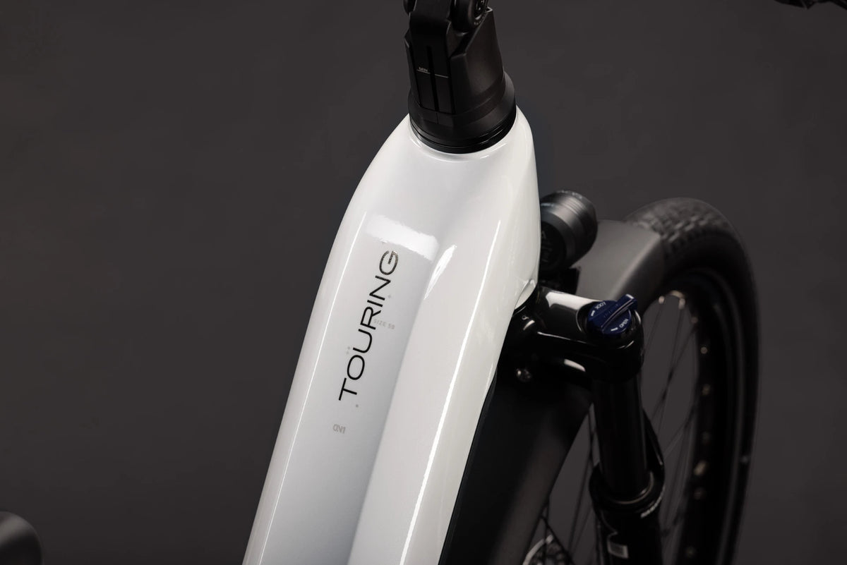 Cube Touring Hybrid ONE 600 metallicwhite´n´chrome EE 2027