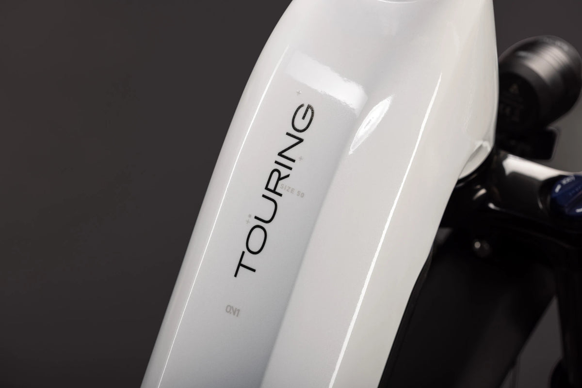 Cube Touring Hybrid ONE 600 metallicwhite´n´chrome EE 2027