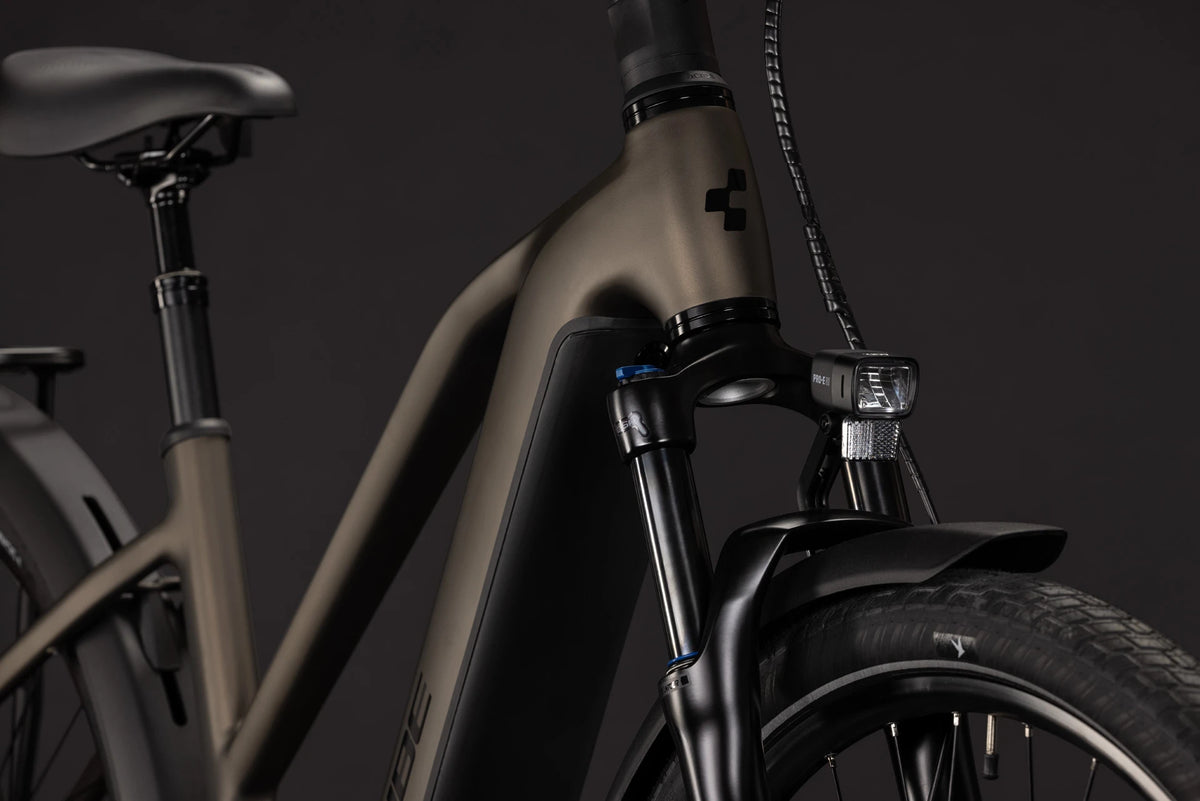 Cube Touring Hybrid Pro 800 metallicumbra´n´black Trapeze 2027