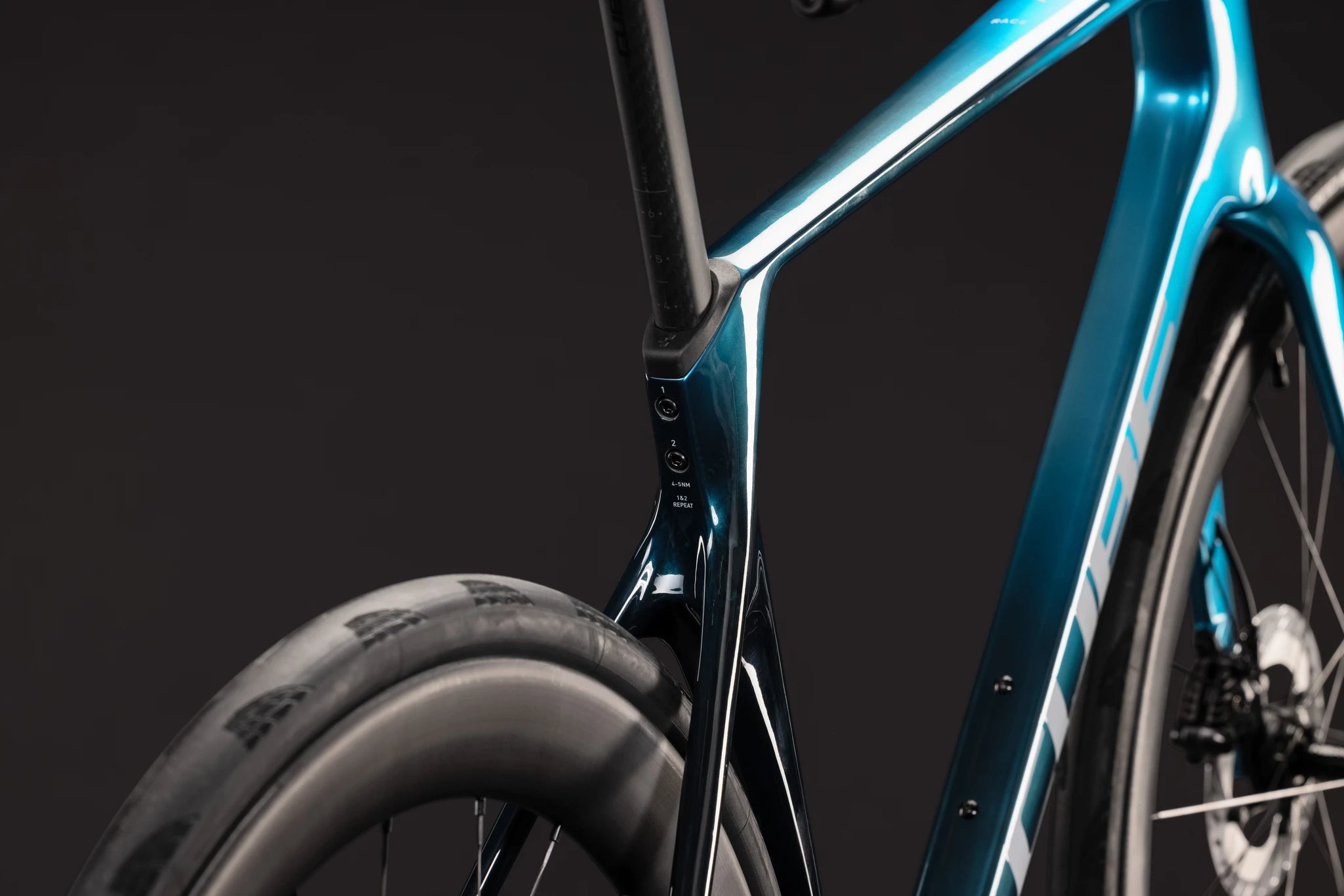 Cube Cube Agree C:62 Race chromeblue´n´liquidblue 2027
