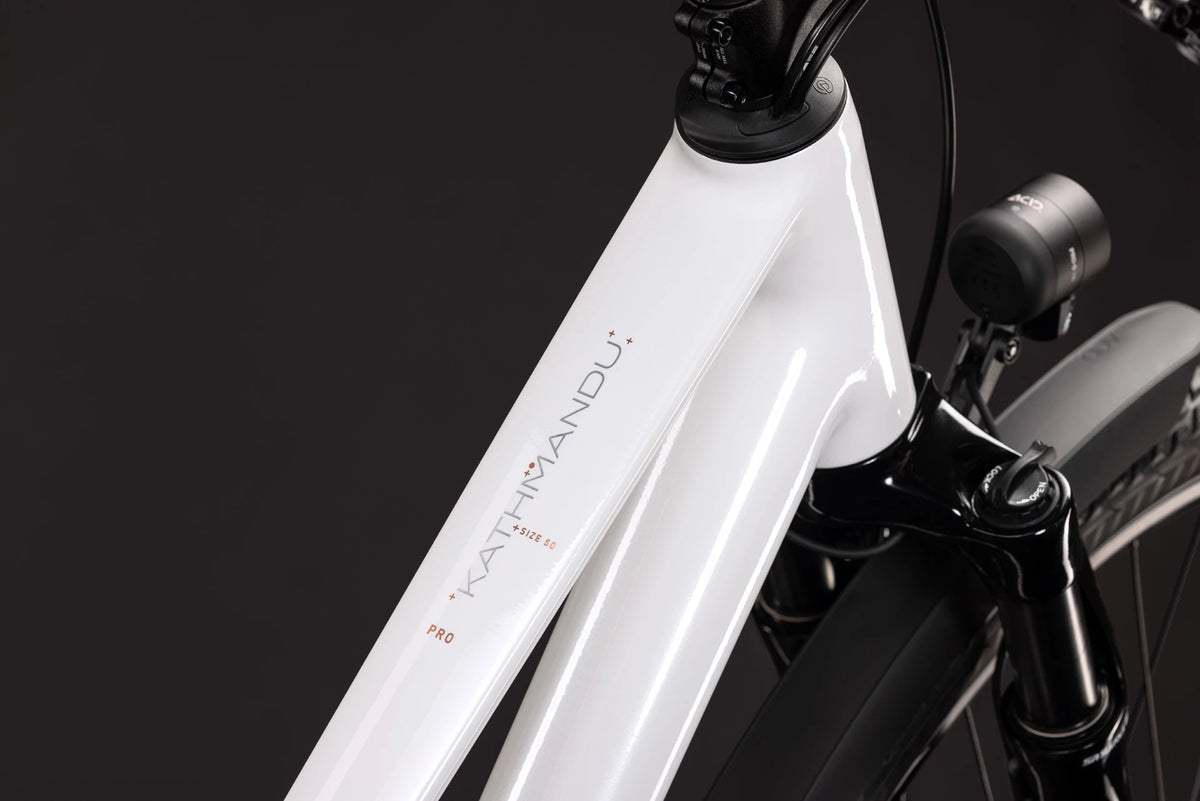 Cube Kathmandu Pro metallicwhite´n´chrome Trapeze 2027