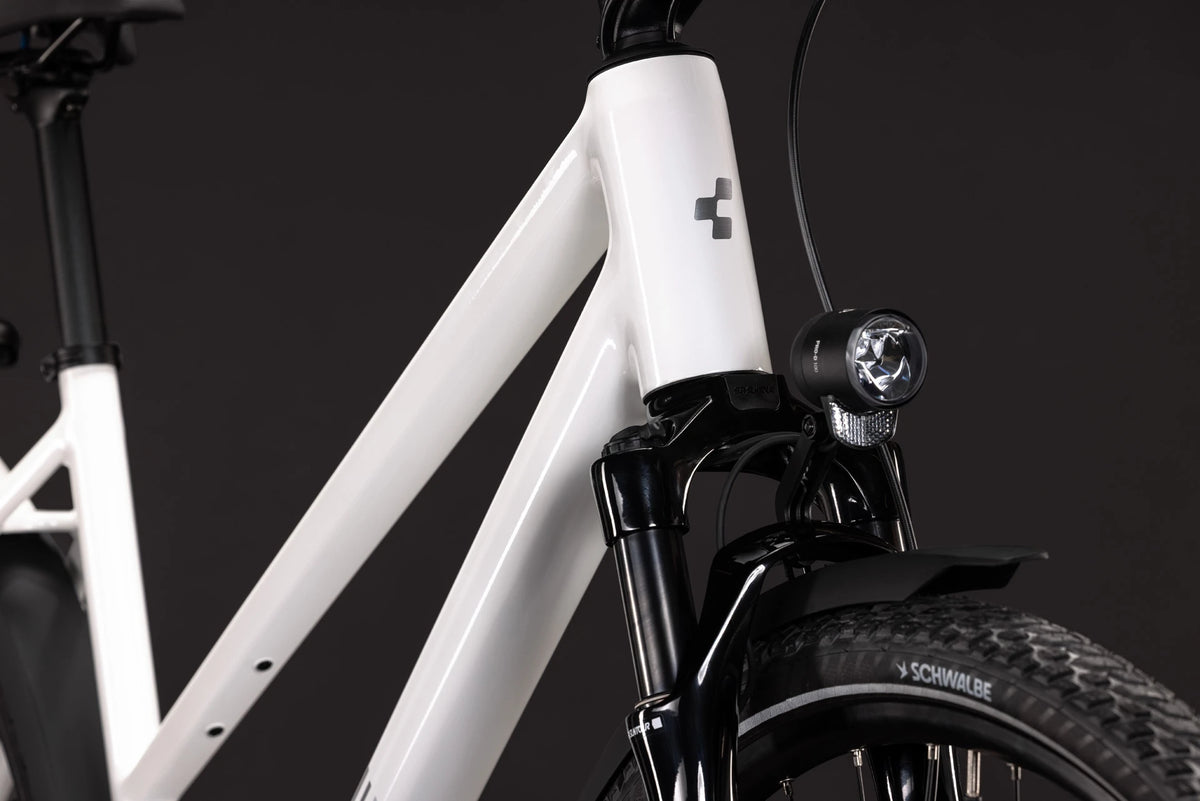 Cube Kathmandu Pro metallicwhite´n´chrome Trapeze 2027