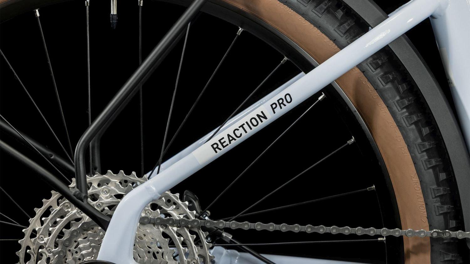 Cube Reaction Hybrid Pro 625 Allroad flashwhite´n´black 2023 Easy Entry - Liquid-Life