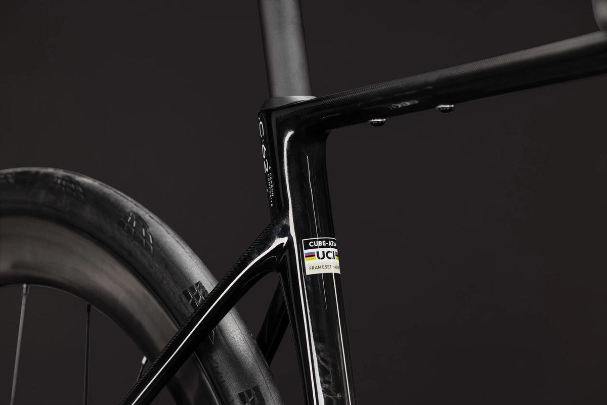 Cube Attain C:62 SLT carbon´n´white 2027